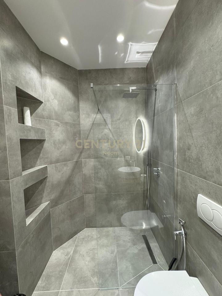 Appartamento 2+1 con Arredamento di Lusso, Garage Incluso e Vista Fantastica sullo Zoo e sul Lago