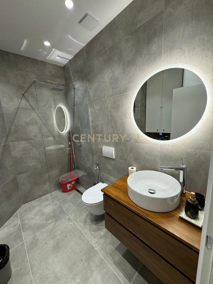 Appartamento 2+1 con Arredamento di Lusso, Garage Incluso e Vista Fantastica sullo Zoo e sul Lago