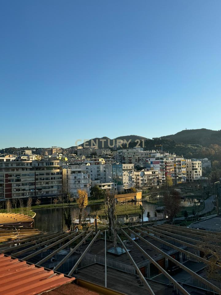 Appartamento 2+1 con Arredamento di Lusso, Garage Incluso e Vista Fantastica sullo Zoo e sul Lago