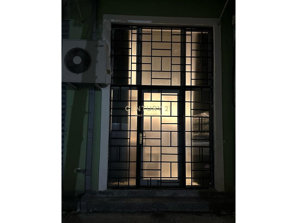 UNITÀ COMMERCIALE IN VENDITA A ASTIR