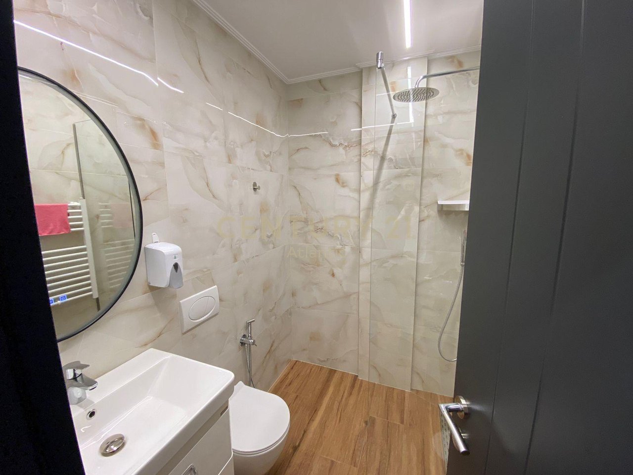 APART-HOTEL IN VENDITA SULLA SPIAGGIA DI RROTA E KUQE, DURAZZO - €365.000 | 150 m²
