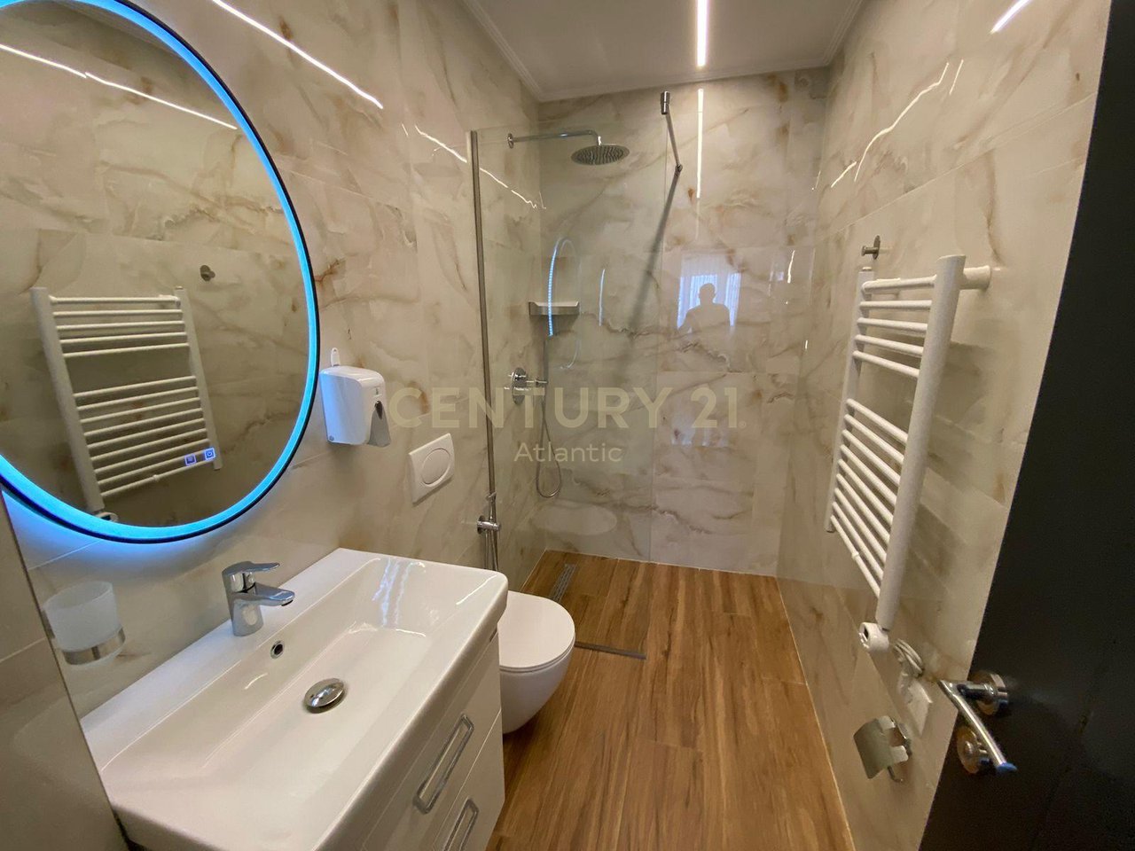 APART-HOTEL IN VENDITA SULLA SPIAGGIA DI RROTA E KUQE, DURAZZO - €365.000 | 150 m²