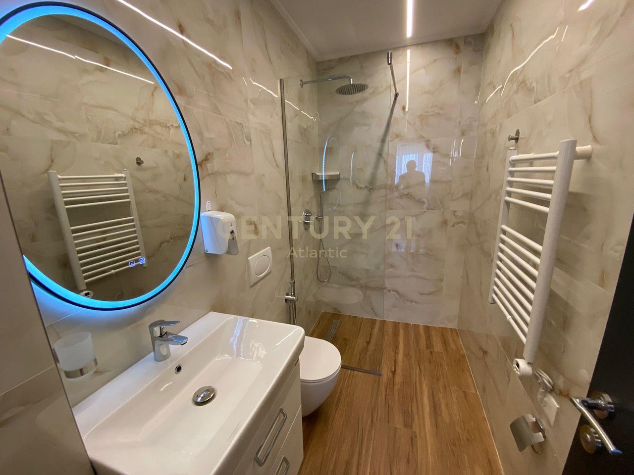 APART-HOTEL IN VENDITA SULLA SPIAGGIA DI RROTA E KUQE, DURAZZO - €365.000 | 150 m²