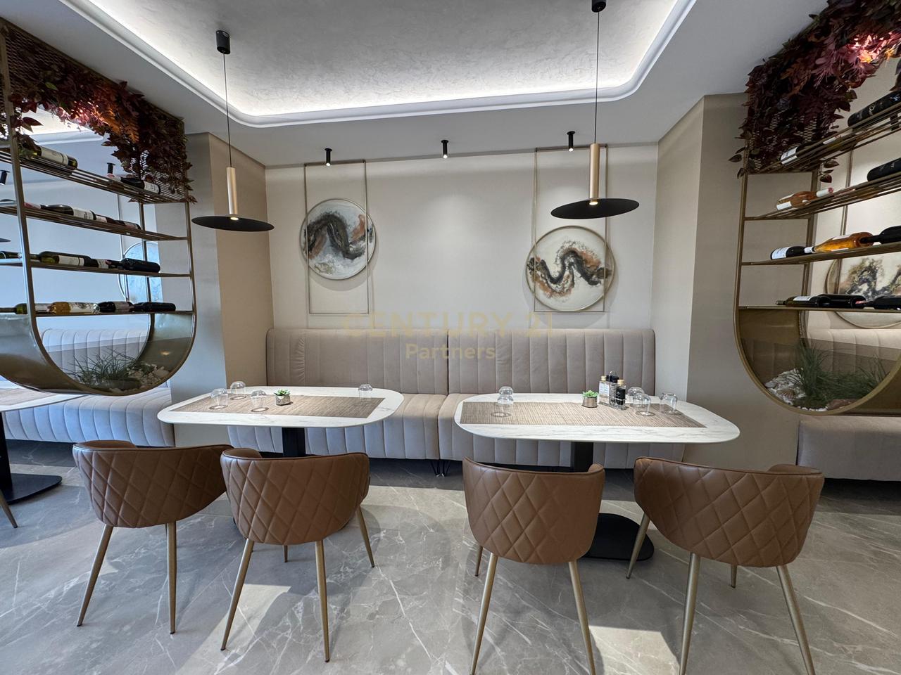 JAPIM ME QIRA BAR-RESTORANT NE QERRET !