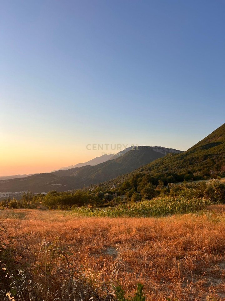 LAND FOR SALE 800M2 IN PELLUMBAS - POSSIBILITY OF EXPANSION AND VILLA CONSTRUCTION