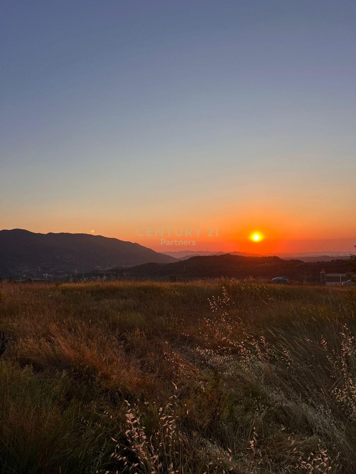 LAND FOR SALE 800M2 IN PELLUMBAS - POSSIBILITY OF EXPANSION AND VILLA CONSTRUCTION