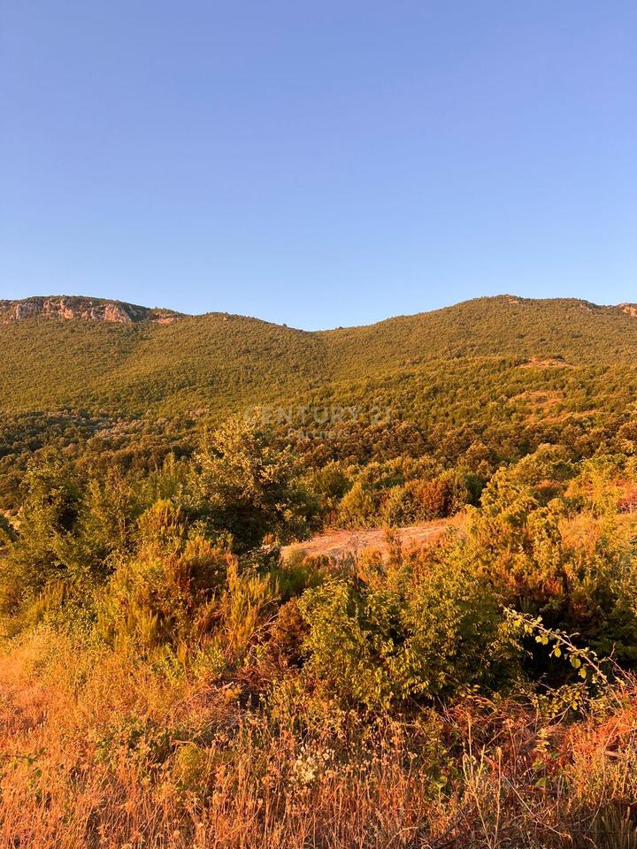 LAND FOR SALE 800M2 IN PELLUMBAS - POSSIBILITY OF EXPANSION AND VILLA CONSTRUCTION