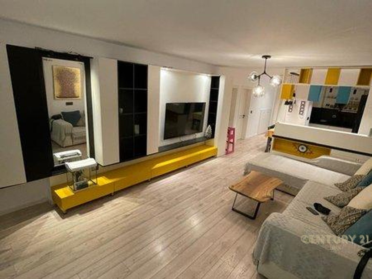 APPARTAMENTO DI LUSSO 3+1+2+2 BALCONI IN VENDITA IN VIA DURAZZO!