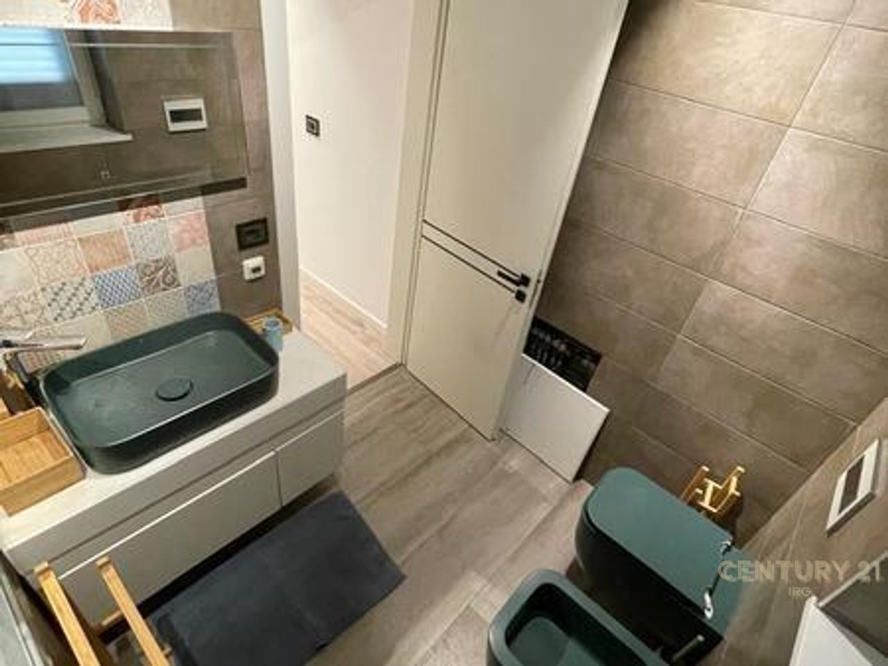 APPARTAMENTO DI LUSSO 3+1+2+2 BALCONI IN VENDITA IN VIA DURAZZO!