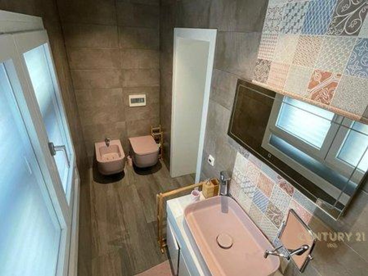 APPARTAMENTO DI LUSSO 3+1+2+2 BALCONI IN VENDITA IN VIA DURAZZO!