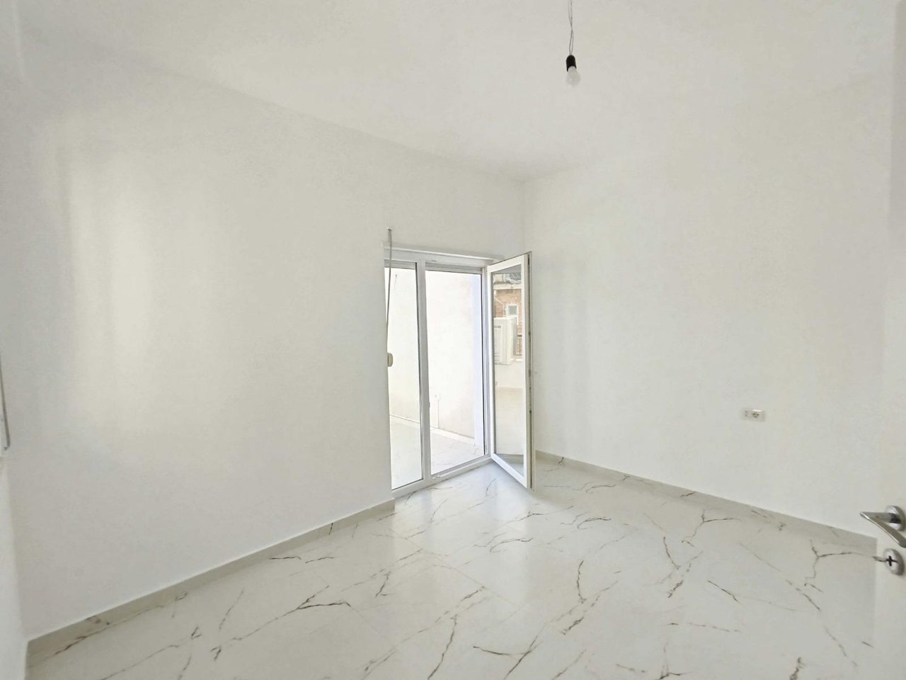 Te Mine Peza, Donika Center apartment 2+1 for rent