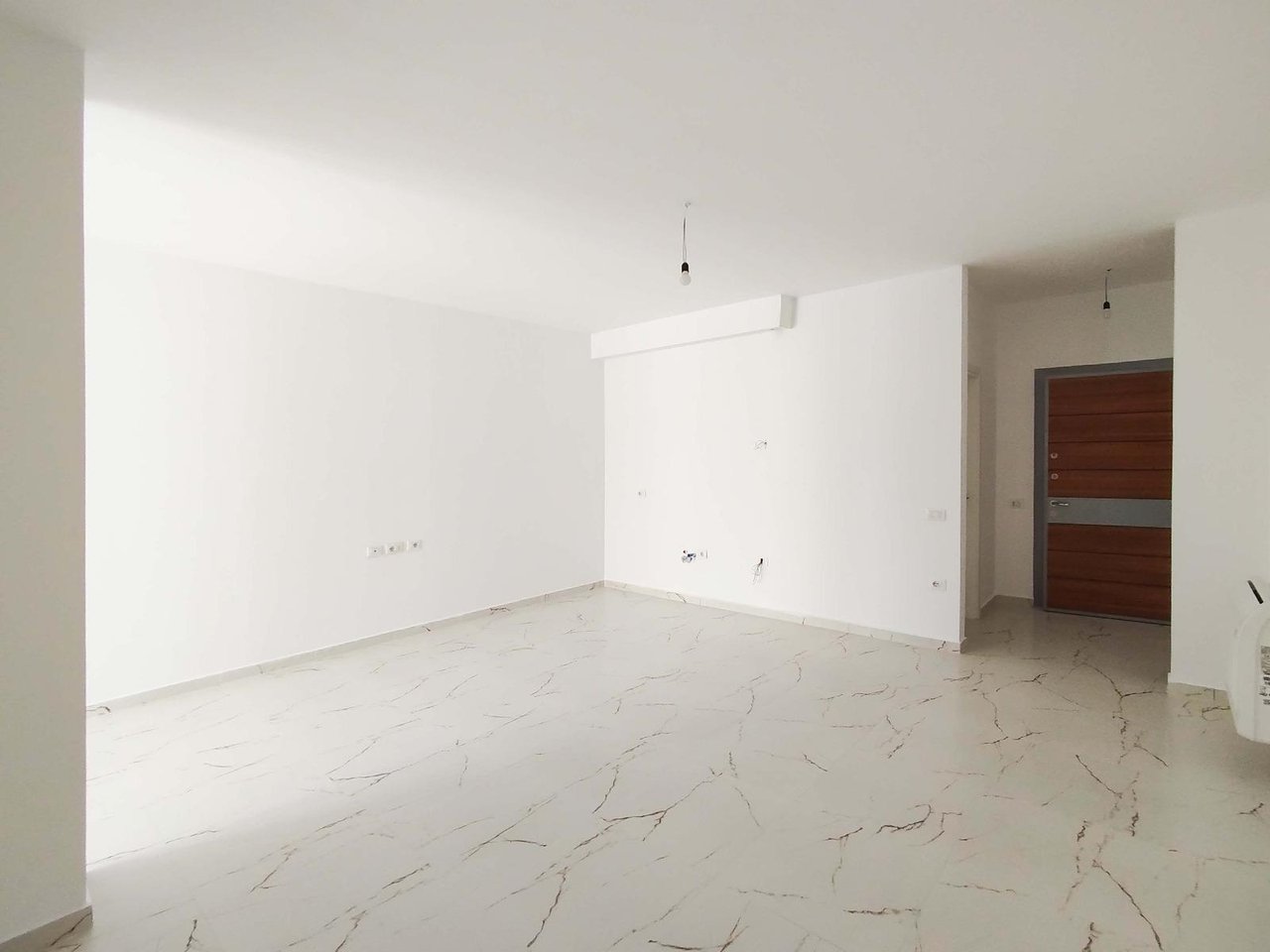 Te Mine Peza, Donika Center apartment 2+1 for rent