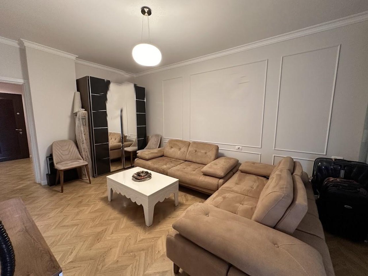 IN VENDITA, APPARTAMENTO 2+1+2+VERANDA + 2 GARAGE!