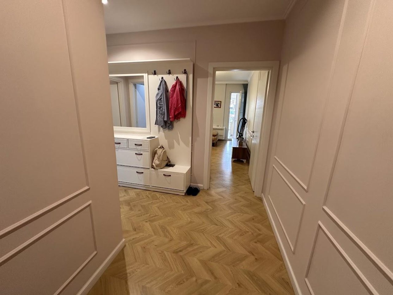 IN VENDITA, APPARTAMENTO 2+1+2+VERANDA + 2 GARAGE!