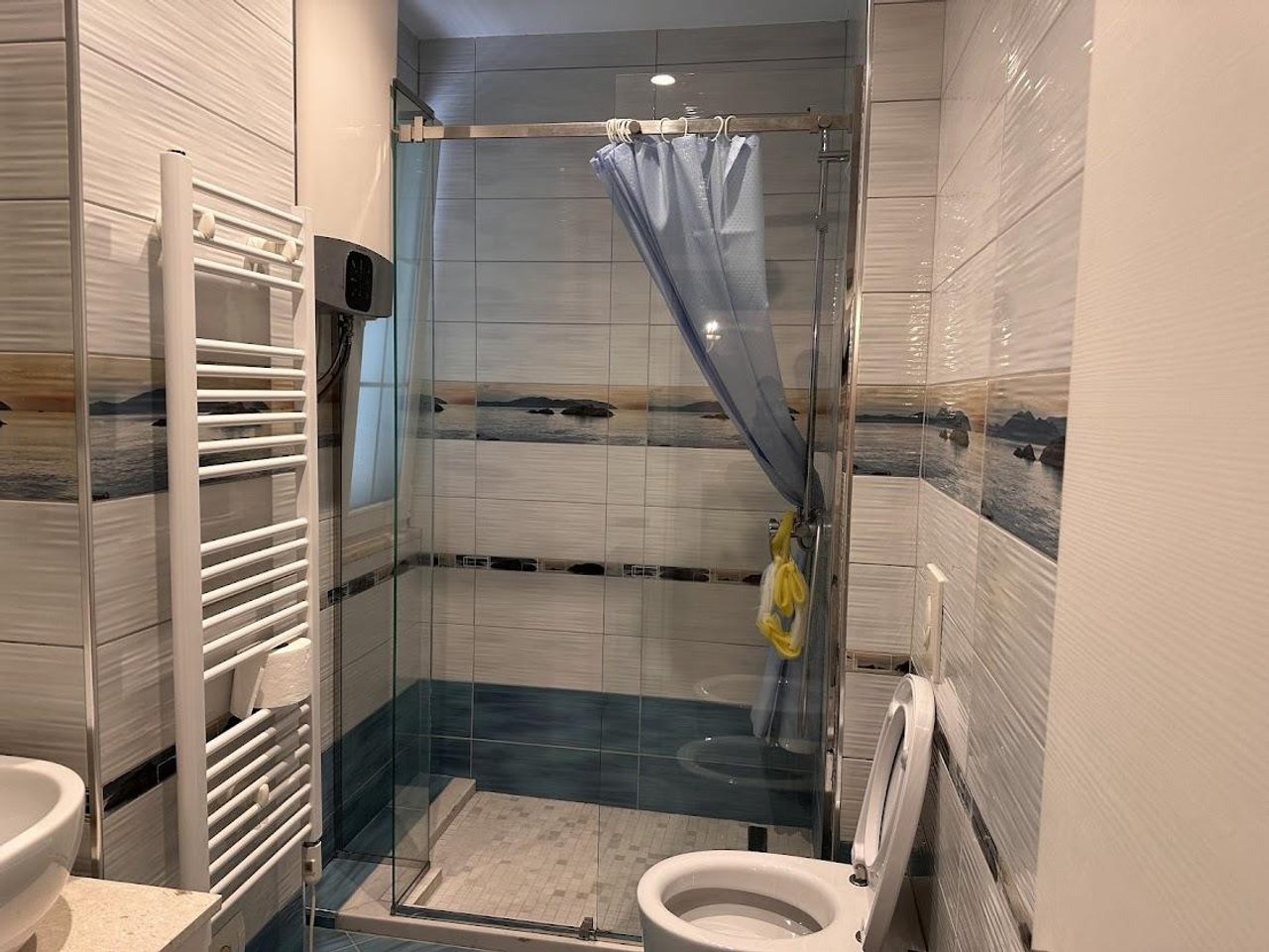 IN VENDITA, APPARTAMENTO 2+1+2+VERANDA + 2 GARAGE!