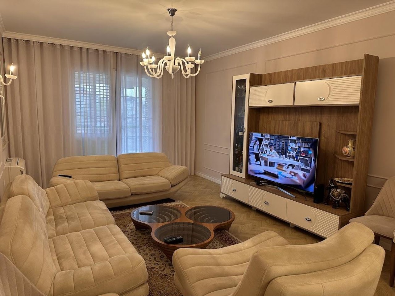 IN VENDITA, APPARTAMENTO 2+1+2+VERANDA + 2 GARAGE!