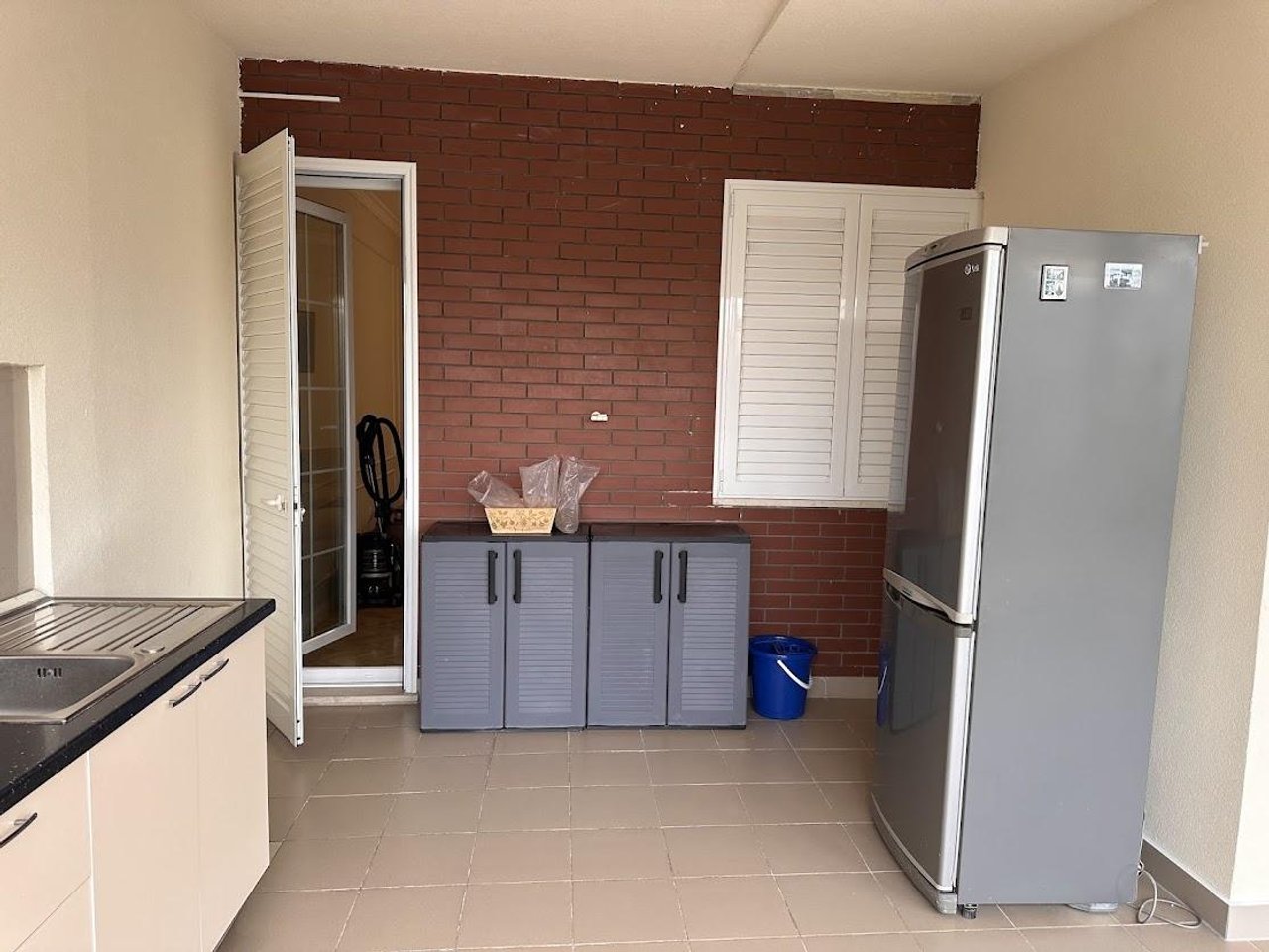 IN VENDITA, APPARTAMENTO 2+1+2+VERANDA + 2 GARAGE!
