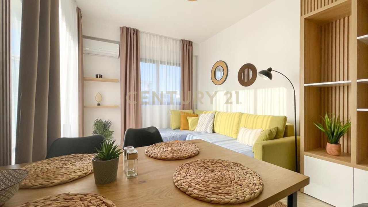 APPARTAMENTO CON VISTA MARE in prima fila 2+1 in vendita a Mali i Robit, Durrës