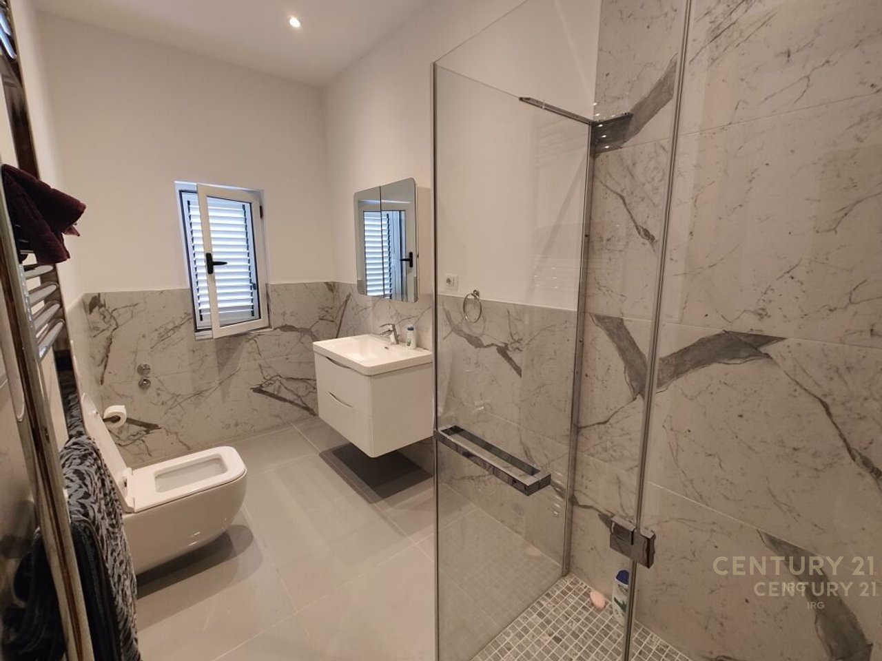 Vila Me Qira në Liqeni i Thatë!