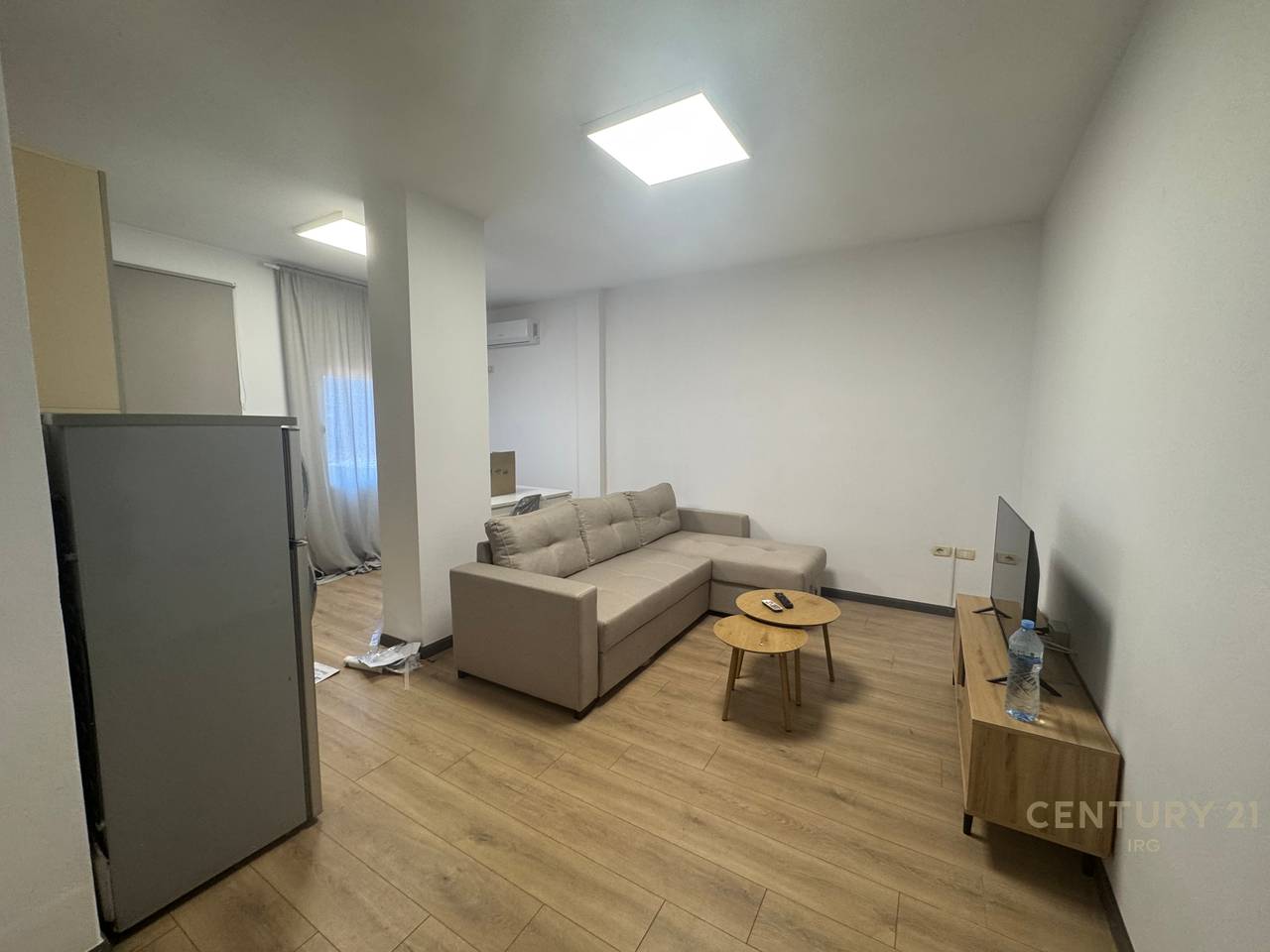 Shitet Apartament 2+1 prane Kristal Center!!