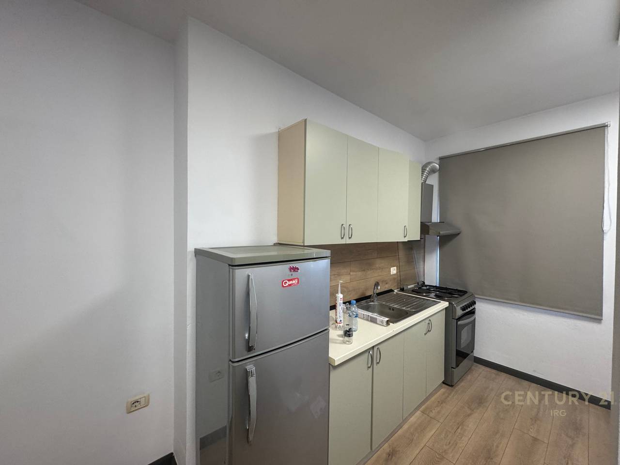 Shitet Apartament 2+1 prane Kristal Center!!
