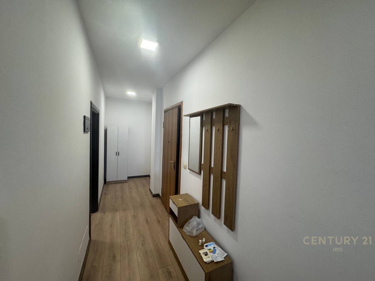 Shitet Apartament 2+1 prane Kristal Center!!