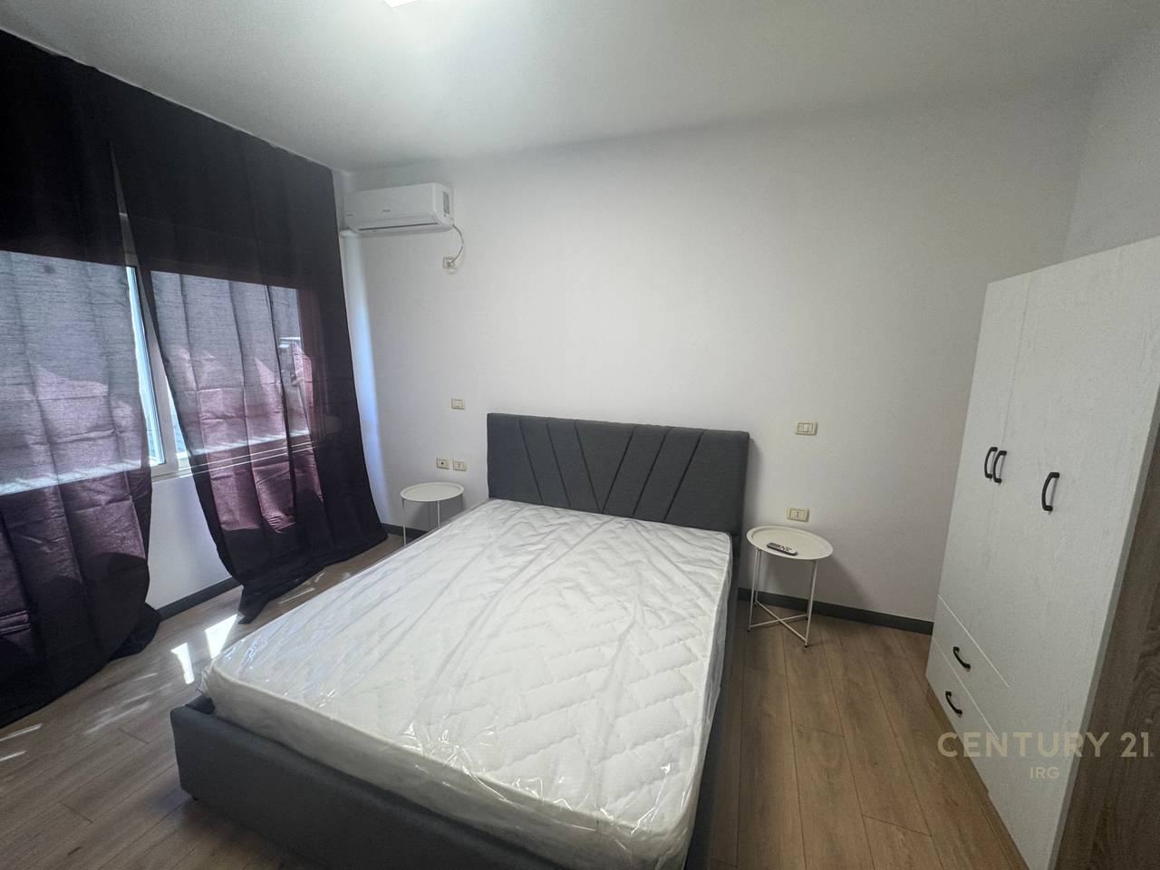 Shitet Apartament 2+1 prane Kristal Center!!