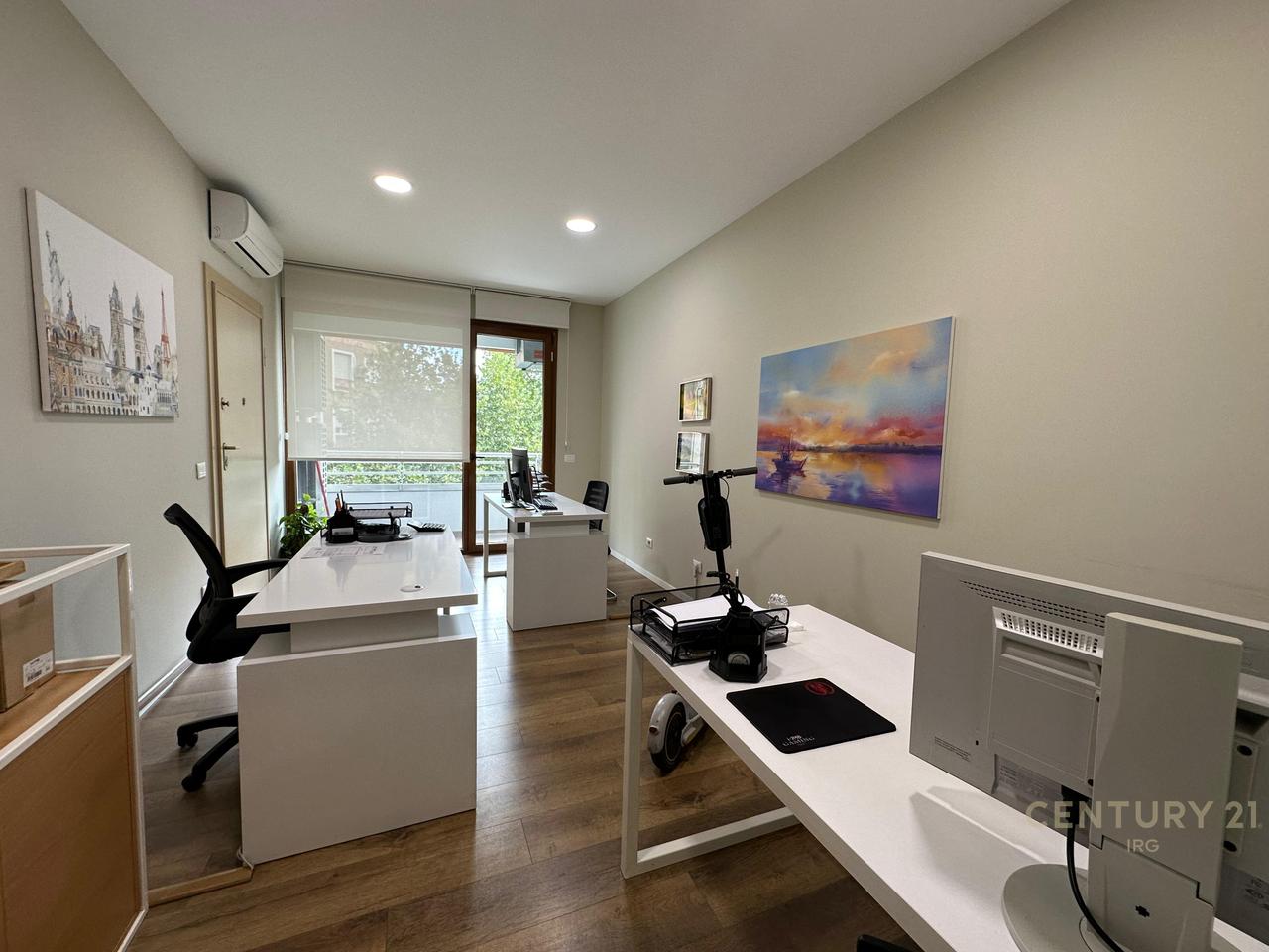 ZYRE SUPER E FURNISHED OFFICE FOR RENT AT HILTON, NEAR DELIJORGJI