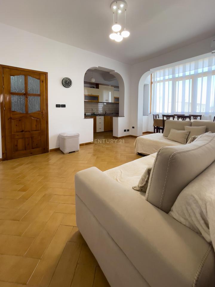 Jepet me qira apartament 3+1+2 në Vlorë – Zona e Coles