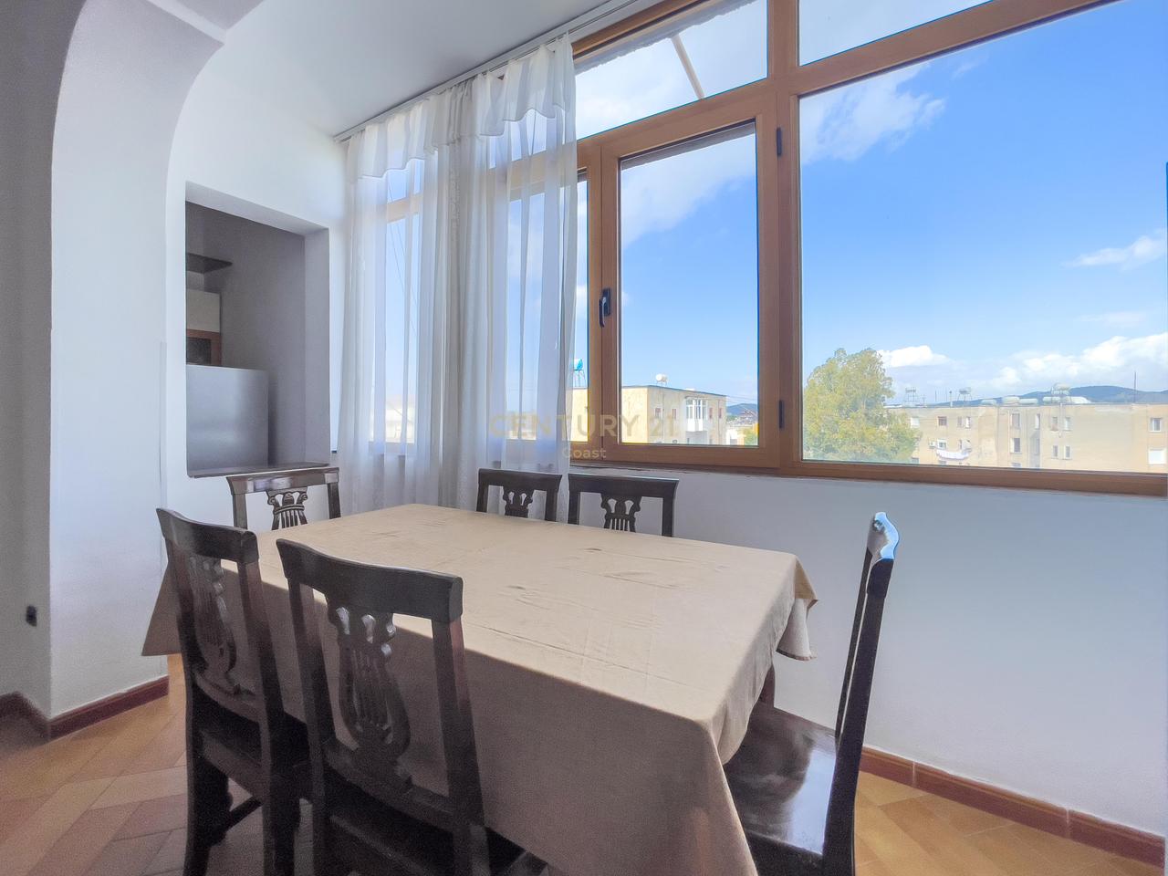 Jepet me qira apartament 3+1+2 në Vlorë – Zona e Coles