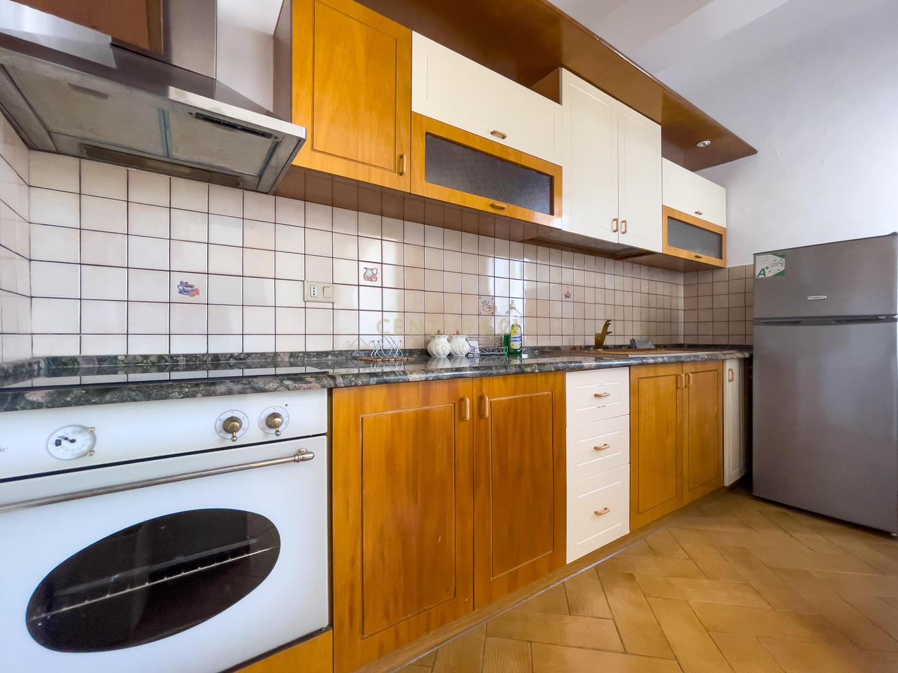 Jepet me qira apartament 3+1+2 në Vlorë – Zona e Coles