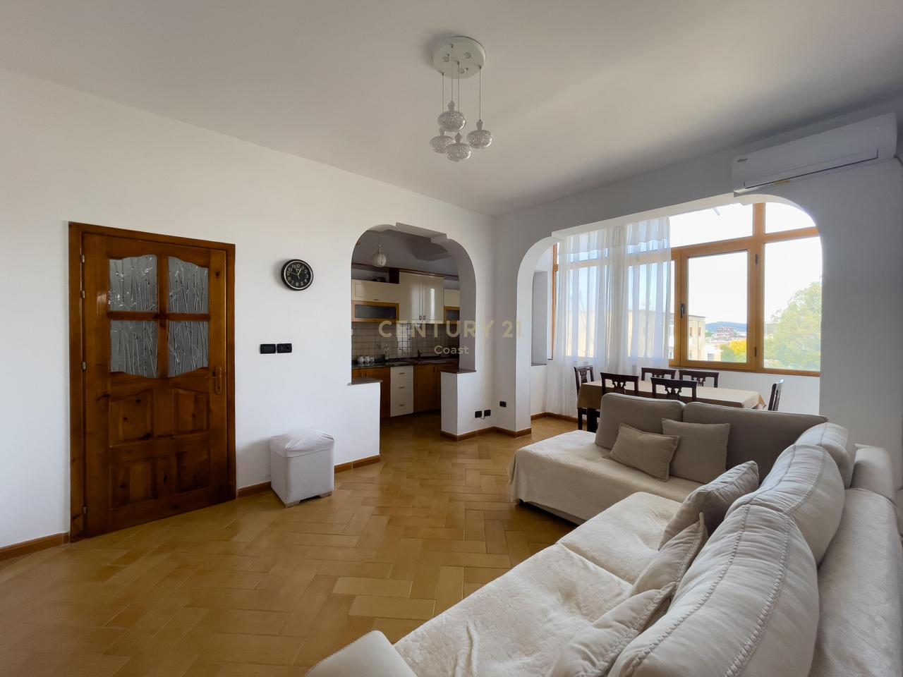 Jepet me qira apartament 3+1+2 në Vlorë – Zona e Coles