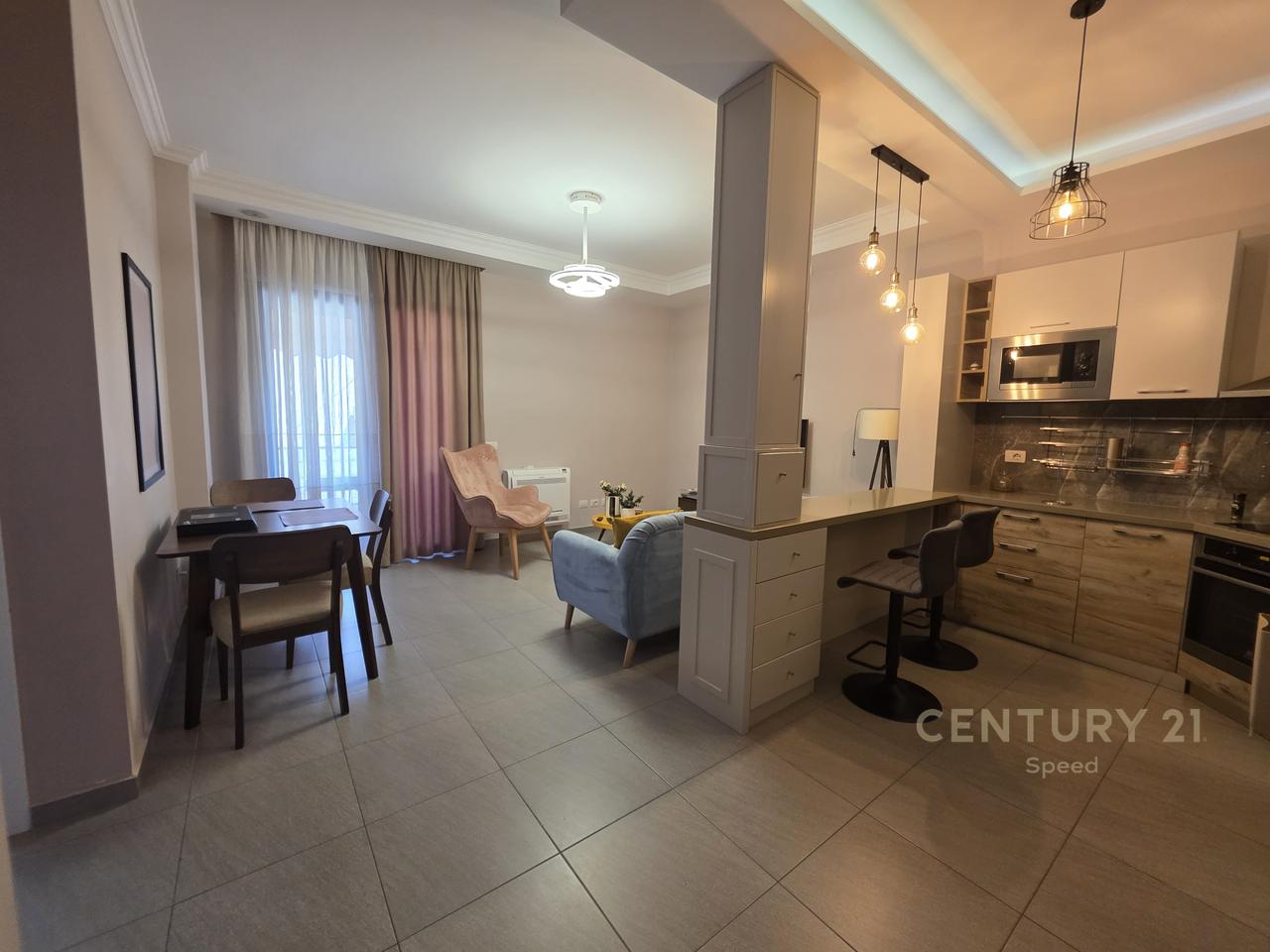 APARTAMENT 2+1 ME QIRA PRANE PAZARIT TE RI, TIRANE !!!