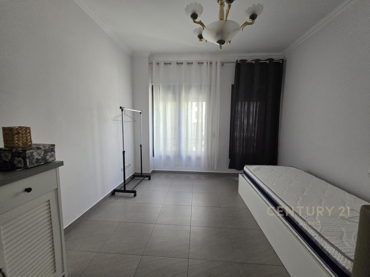 APARTAMENT 2+1 ME QIRA PRANE PAZARIT TE RI, TIRANE !!!