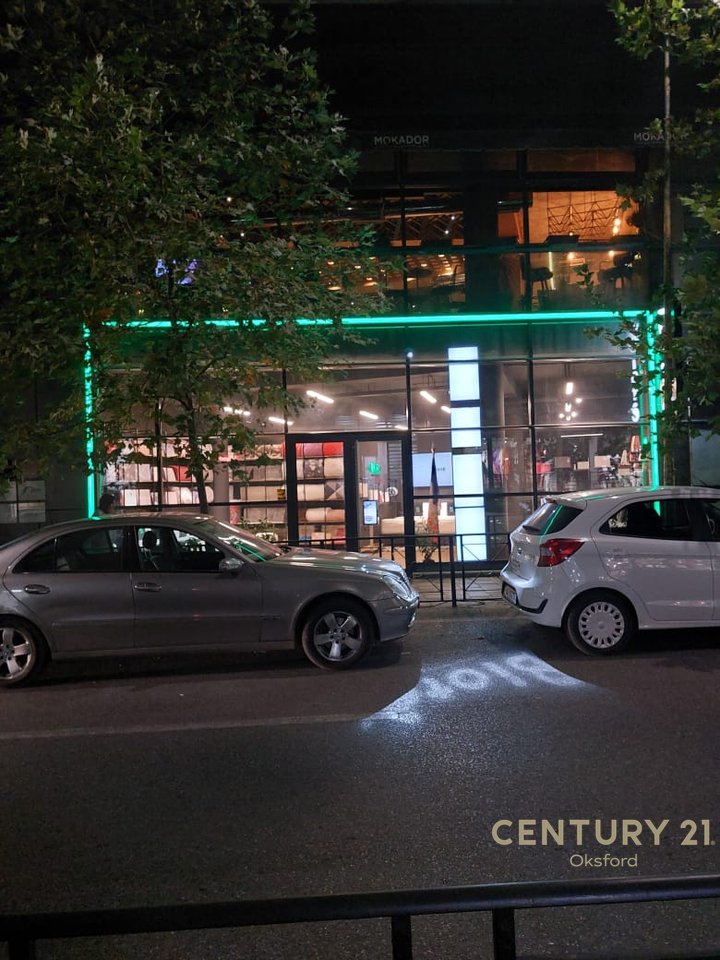 SPAZIO IN AFFITTO NEL COMUNE DI PARIGI VICINO AL KRISTAL CENTER!