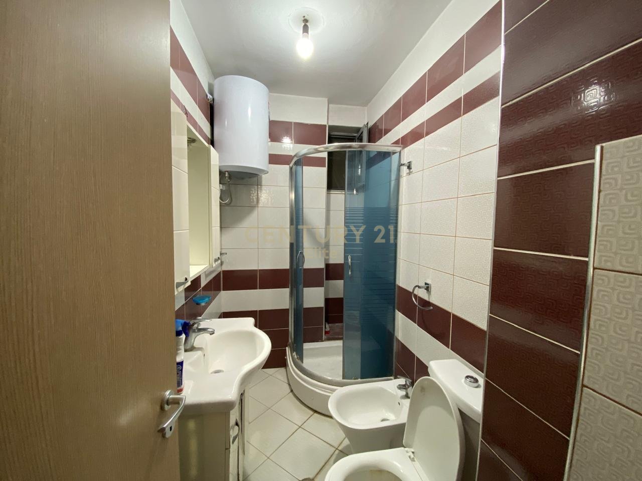 Apartament 1+1 në Shitje, pranë spitalit HYGEA