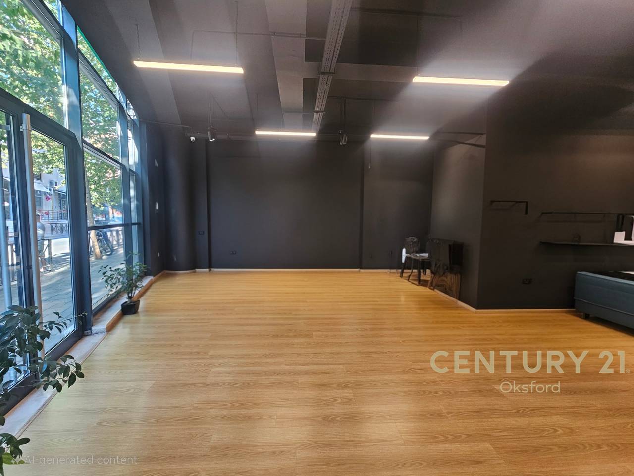 SPAZIO IN AFFITTO NEL COMUNE DI PARIGI VICINO AL KRISTAL CENTER!