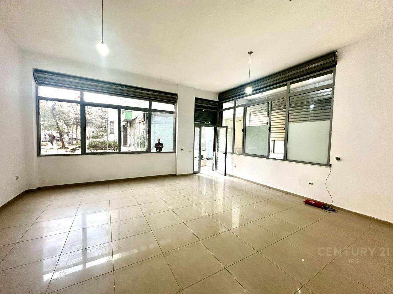 50 m² Shop for Sale in Yzberisht, Tirana