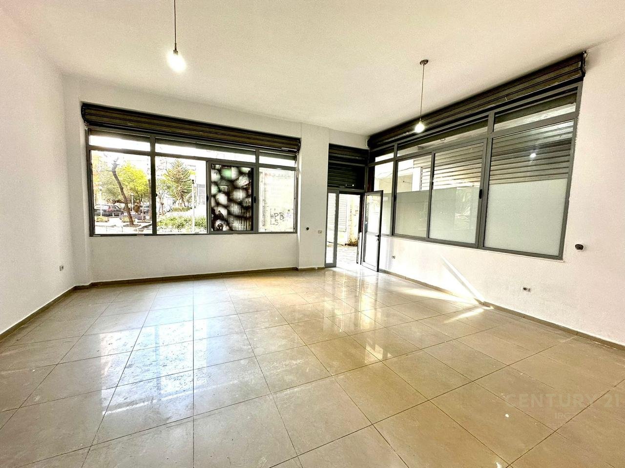 50 m² Shop for Sale in Yzberisht, Tirana