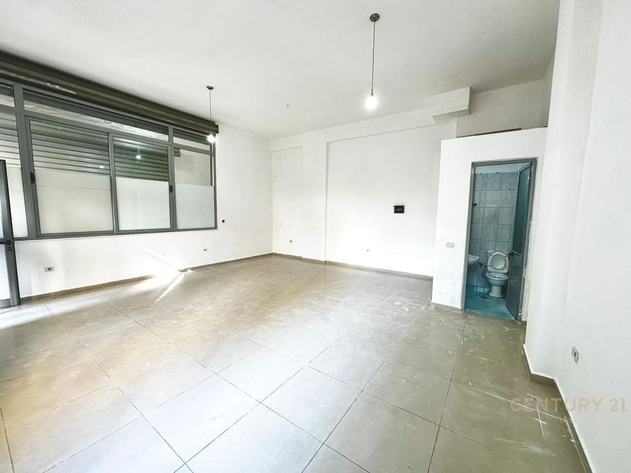 50 m² Shop for Sale in Yzberisht, Tirana