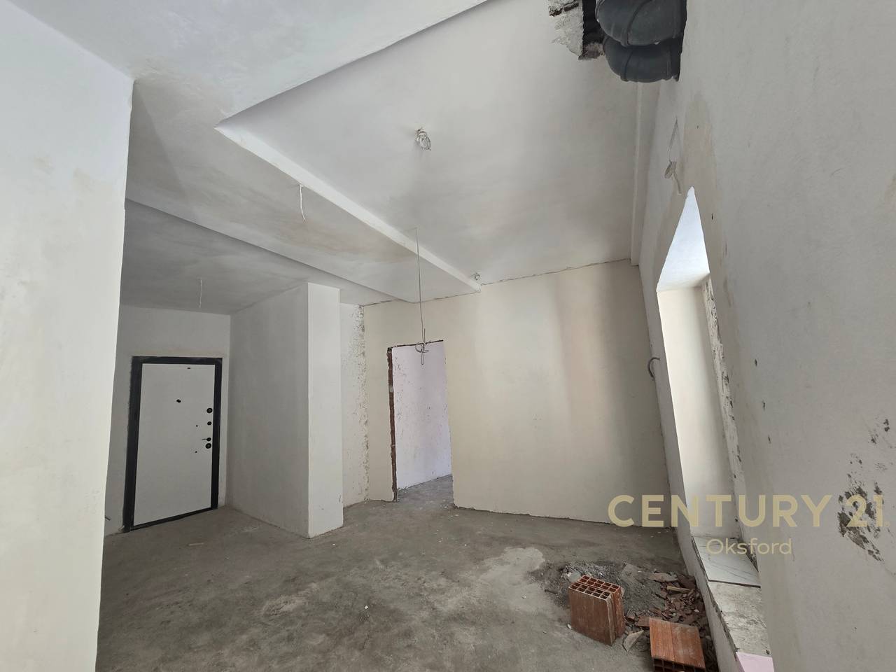 SHITET APARTAMENT 1+1 TE SHKOLLA KUQE