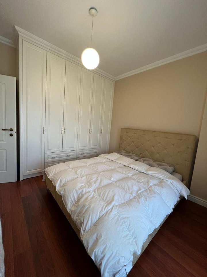 Shitet Apartament Luksoz  2+1+Post Parkimi tek Liqeni i Thate