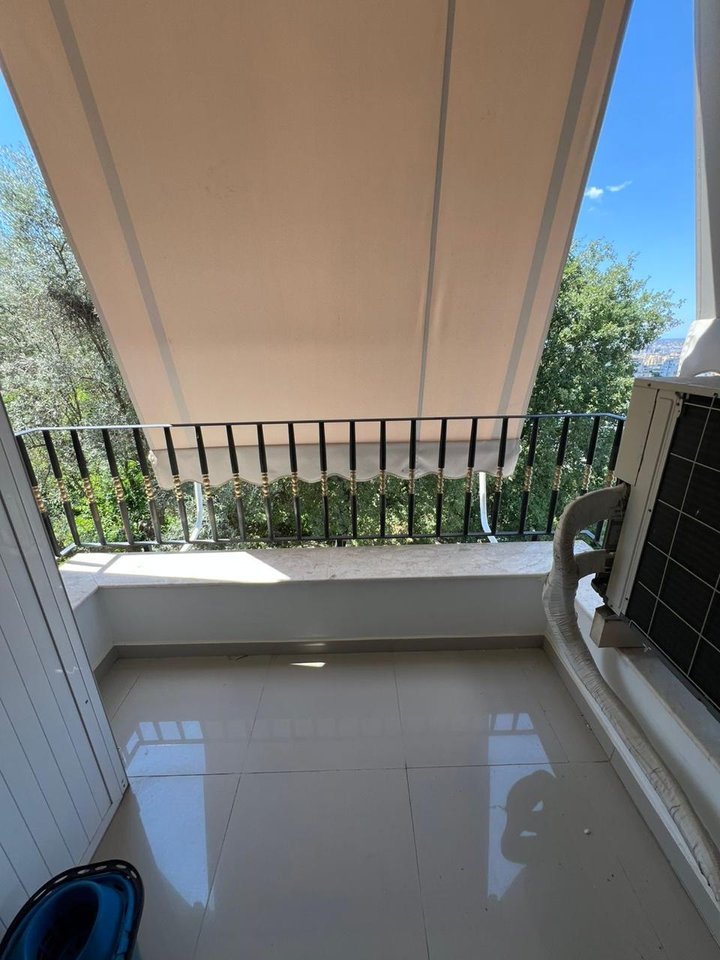 Shitet Apartament Luksoz  2+1+Post Parkimi tek Liqeni i Thate