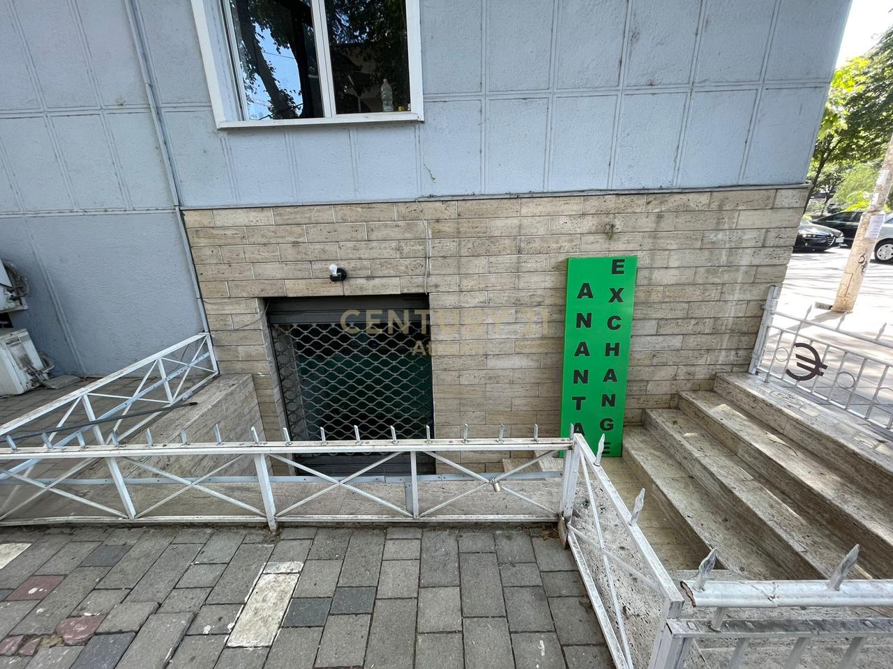 JEPET ME QIRA AMBIENT KOMERCIAL TEK "FUSHA E TENISIT"