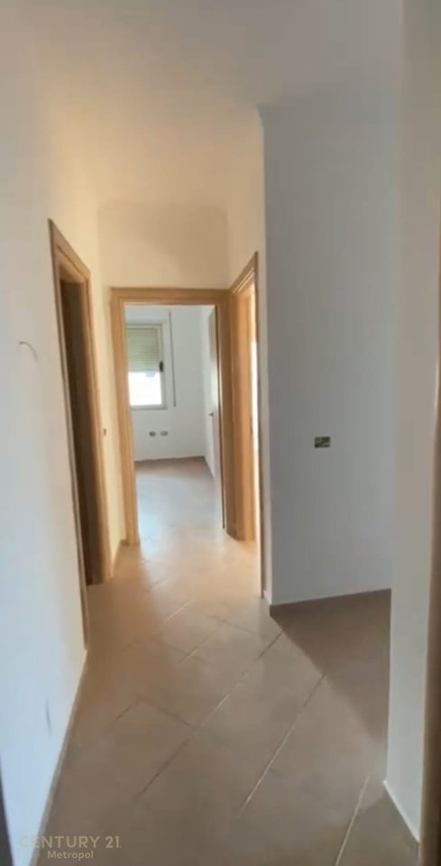 Appartamento 2+1+2 con 2 balconi in vendita vicino all'Hotel Radisson presso il Lago Secco