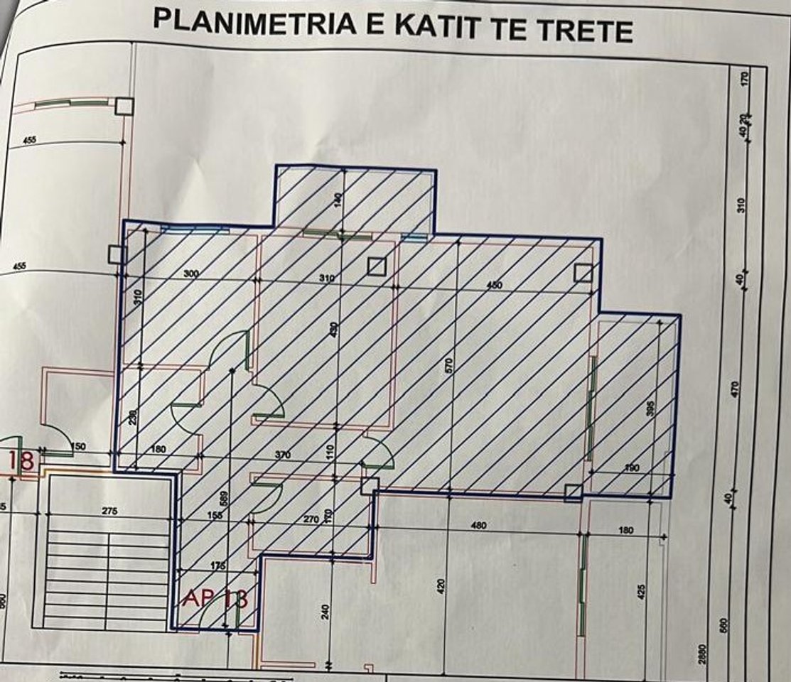 Appartamento 2+1+2 con 2 balconi in vendita vicino all'Hotel Radisson presso il Lago Secco