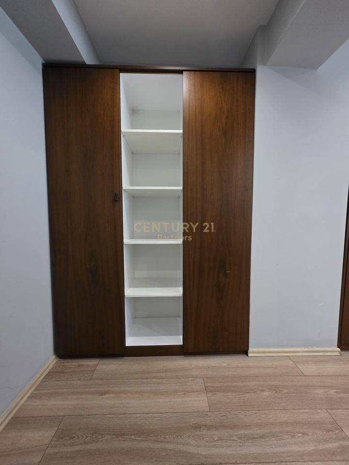 Ambient Komercial Me Qira në Komunën e Parisit, Tiranë - 800€ | 46 m²