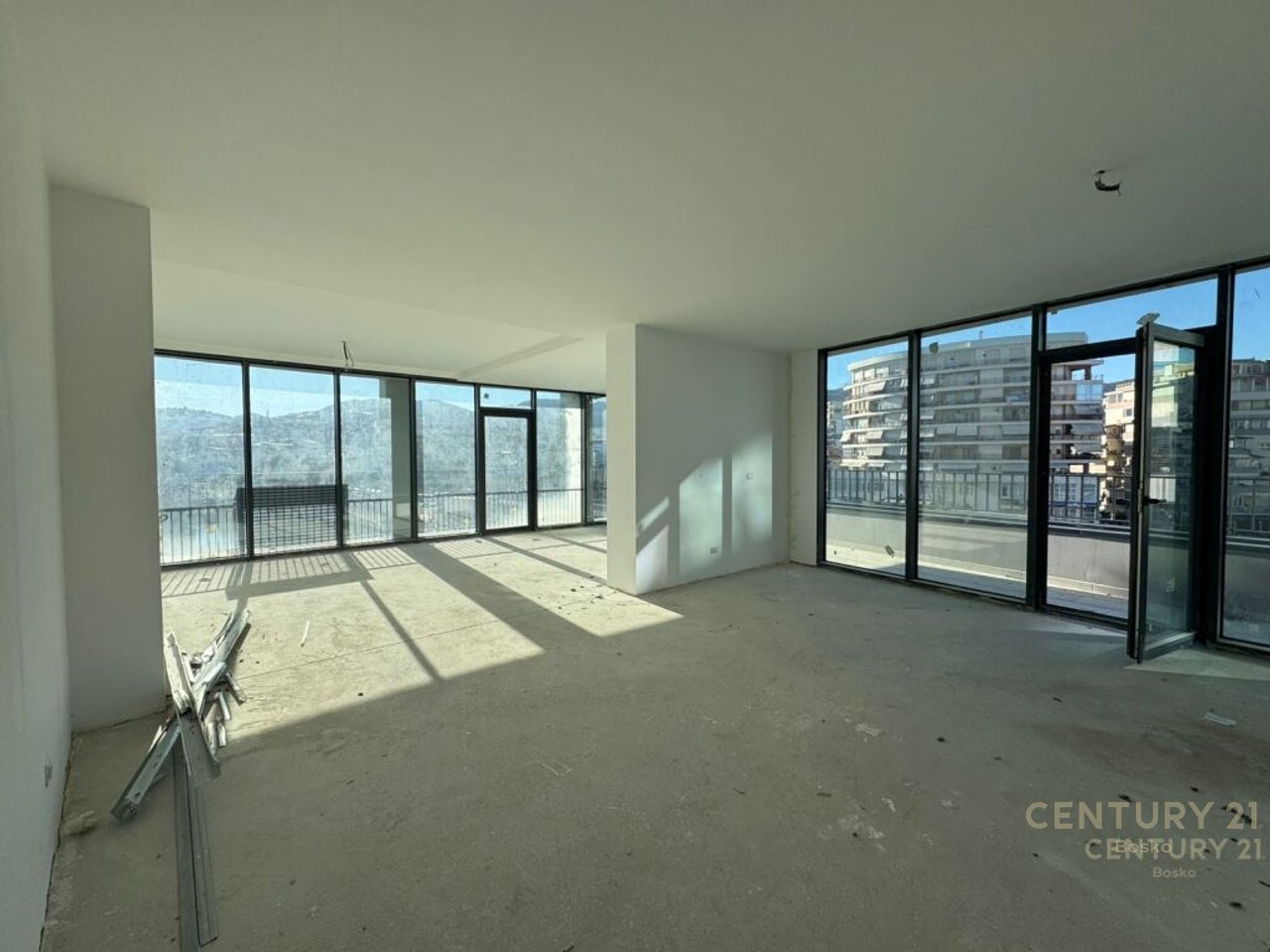 !!!OKAZION!!! 
Apartament 3+1+2+Post Parkimi për Shitje tek "Lake View" Residence