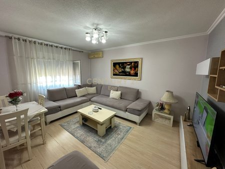 APPARTAMENTO 2+1 IN AFFITTO A DURAZZO NEL QUARTIERE 16 VICINO ALL'ASILO SOROS!