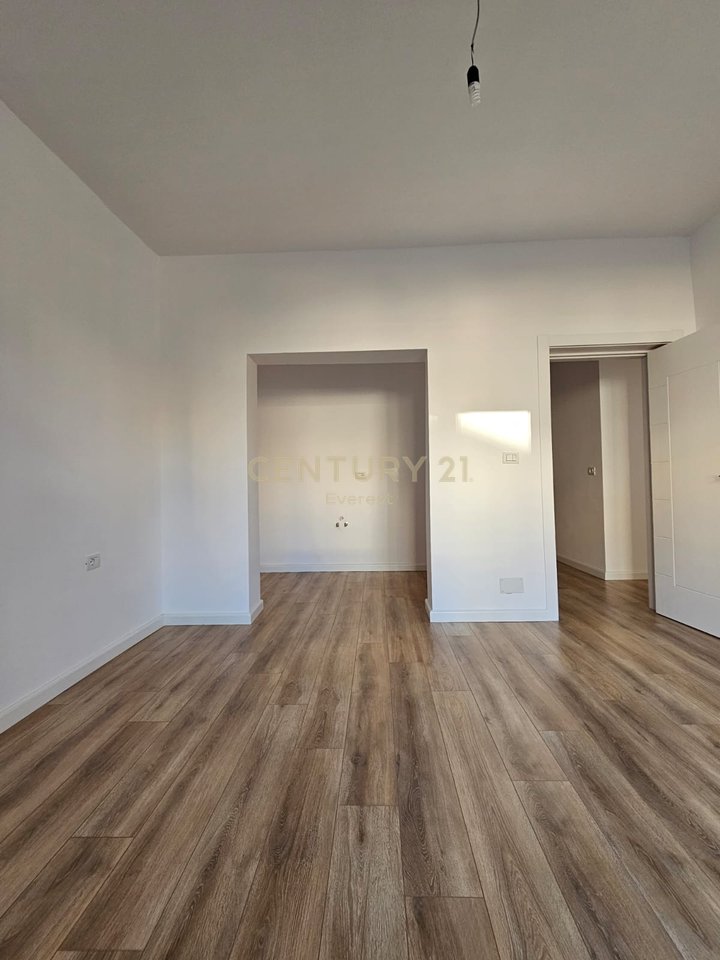 STRADA KAVAJË, VENDITA APPARTAMENTO 2+1